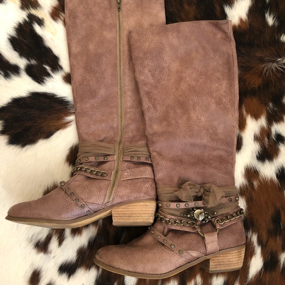 Light tan / Sand tones Tall boots with bling